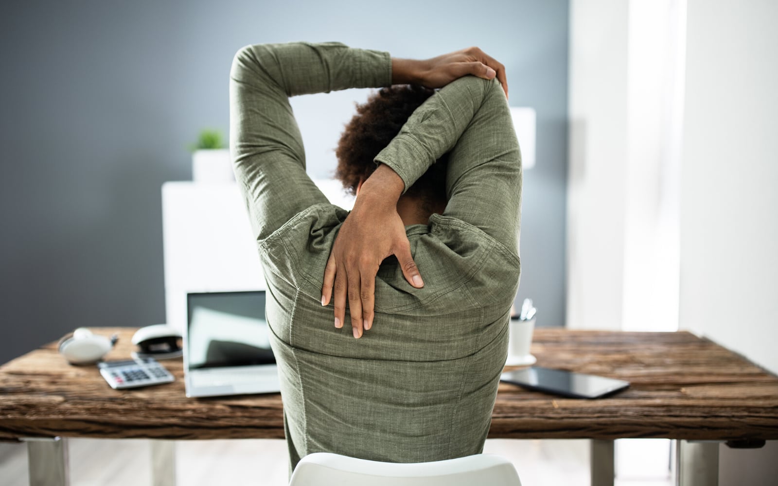 5 Easy Exercises to Do at Your Desk - Nutracelle