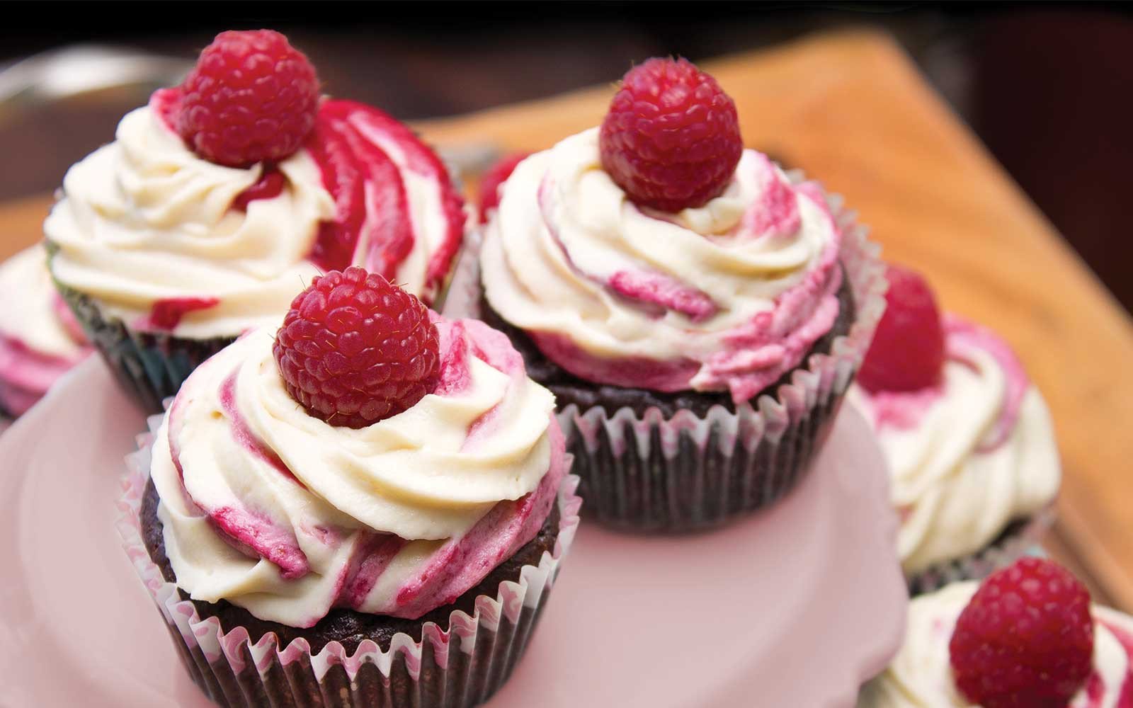 Chocolate Cupcakes with Raspberry Cream Cheese Icing - Nutracelle