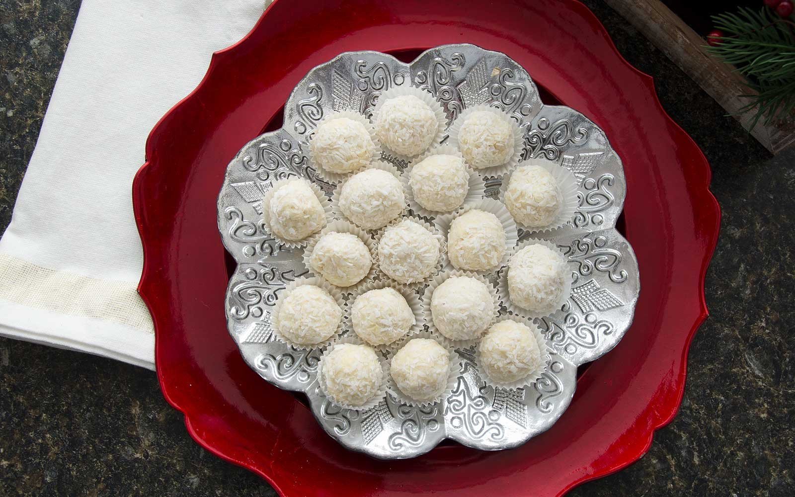 Christmas No Bake Energy Balls - Nutracelle