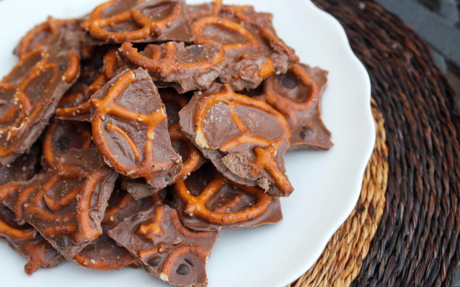 No-Bake Protein Pretzel Bark - Nutracelle