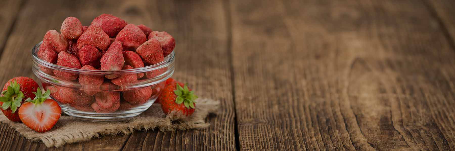 Organic Strawberry Flakes - Nutracelle