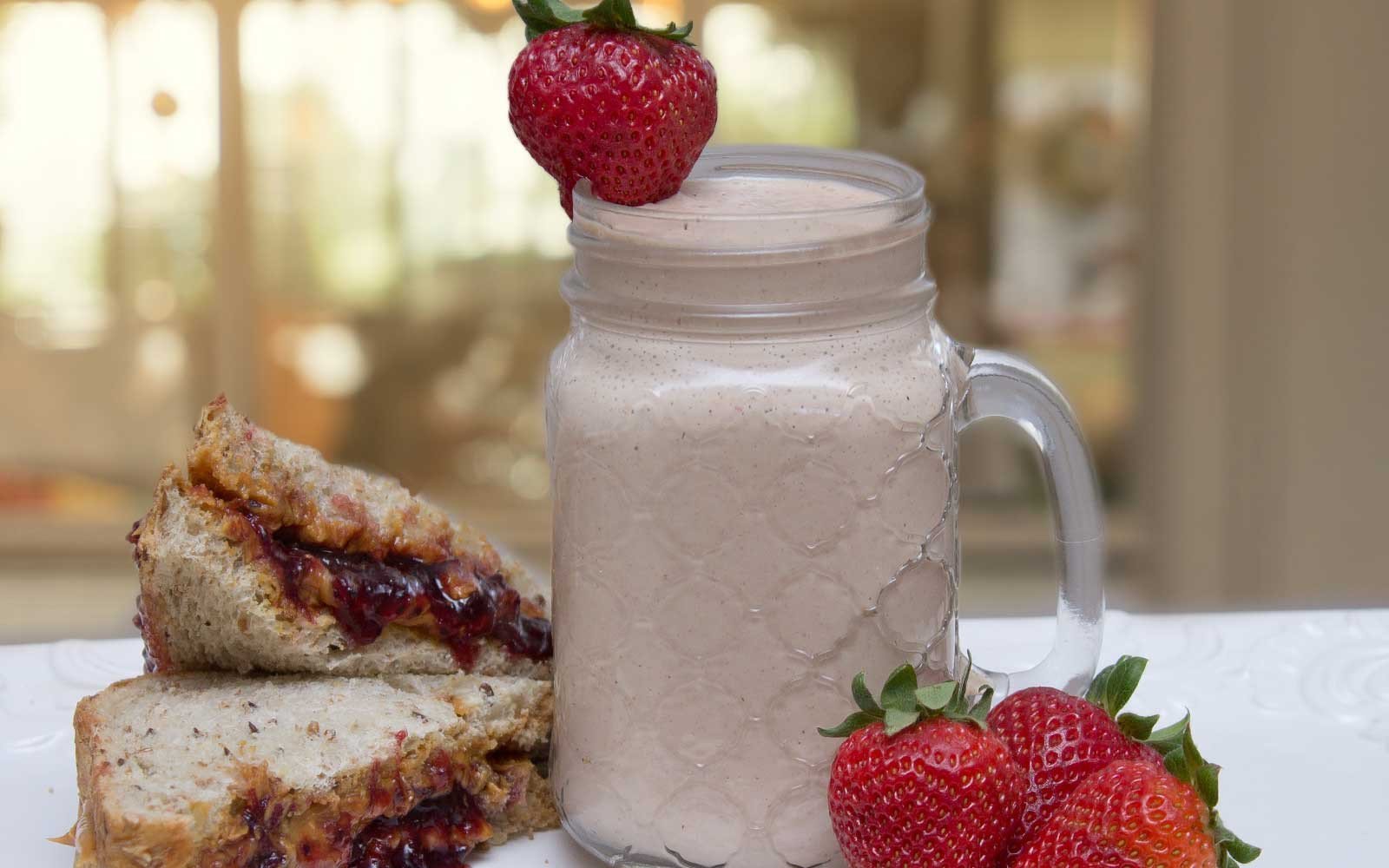 Peanut Butter & Jelly Smoothie - Nutracelle