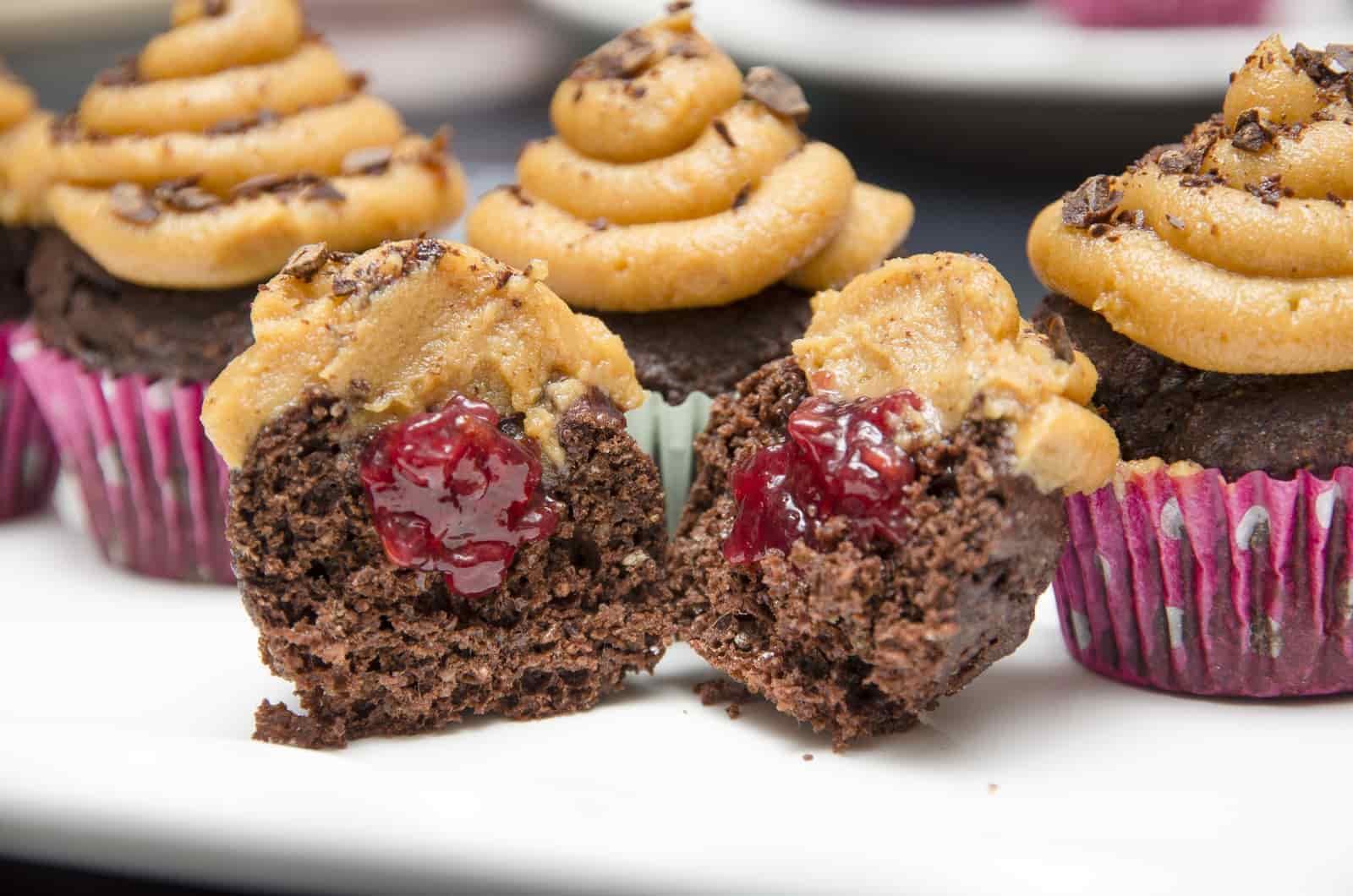Raspberry Peanut Butter Cupcakes - Nutracelle