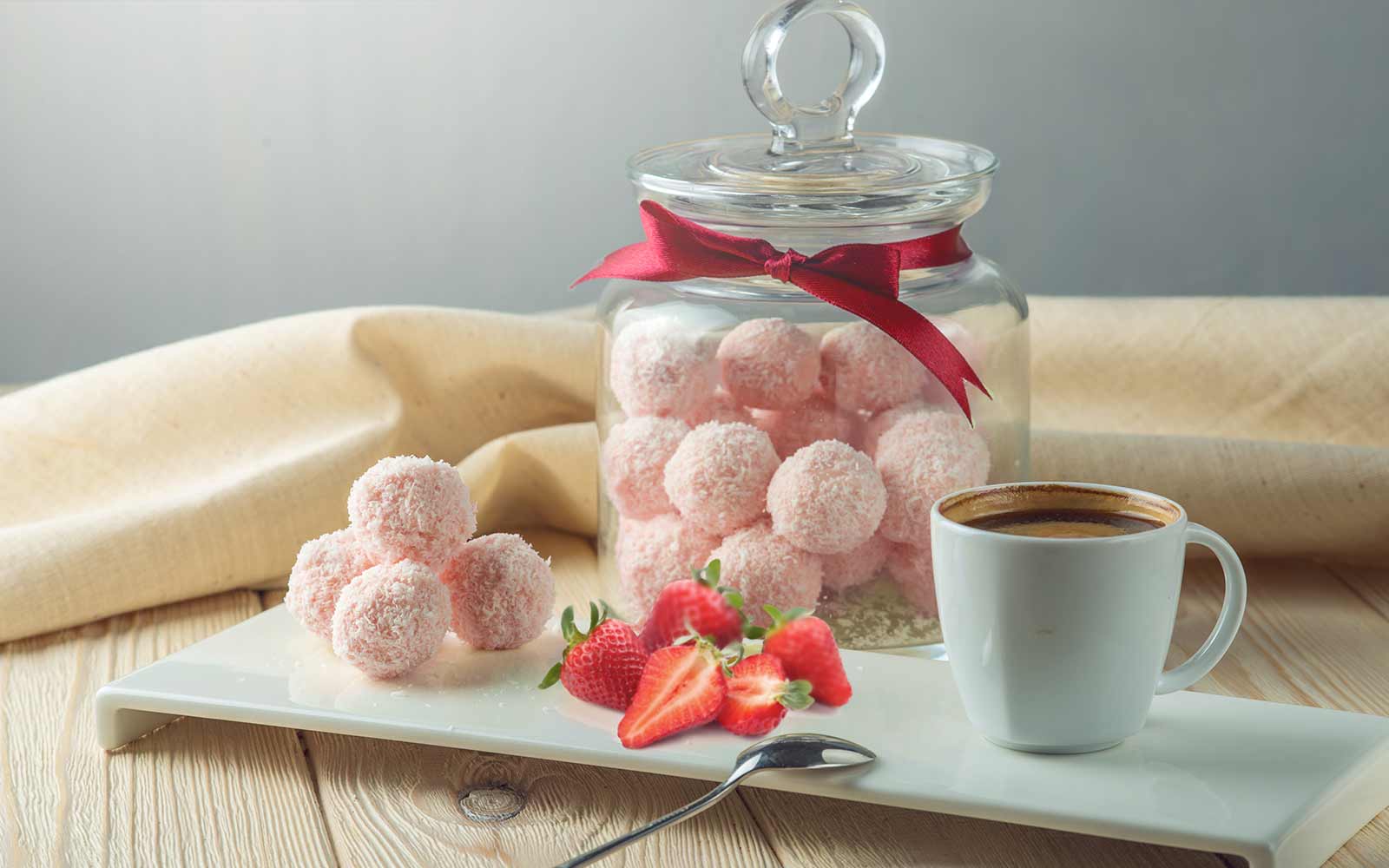 Sugar Free Strawberry Protein Bites - Nutracelle